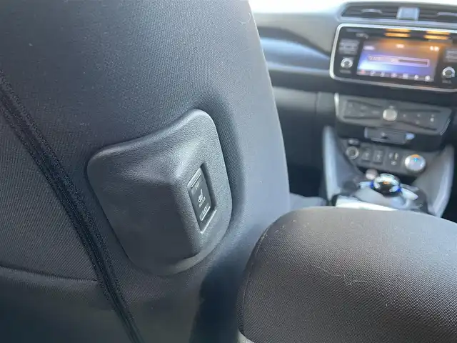 日産 リーフ X 10万台記念車 宮城県 2019(平31)年 4.8万km スーパーブラック 特別仕様車/ワンオーナー/純正メーカーナビ/CD/DVD/BT/フルセグTV/USB/AUX/バックカメラ/プロパイロット/ACC/衝突被害軽減システム/踏み間違い衝突防止アシスト/全席シートヒーター/ステアリングヒーター/eペダル/コーナーセンサー/純正16インチアルミ＆スタッドレス/純正17インチアルミ＆ノーマルタイヤ積込/充電ケーブル積込/スペアキー/保証書＆取扱説明書＆ナビ説明書