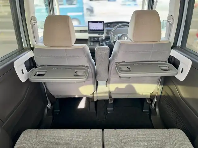 ホンダ Ｎ ＢＯＸ L ターボ 滋賀県 2023(令5)年 8.9万km プレミアムサンライトホワイトパール ワンオーナー/4WD/純正9インチフルセグナビ/　フルセグ Bluetooth AppleCarPlay CD DVD SD /バッッカメラ/ドライブレコーダー前後/ビルトインETC/両側パワースライドドア/純正フロアマット/純正ドアバイザー/スマートキー×2/プッシュスタート/Honda SENSING/衝突軽減ブレーキ（CMBS）/誤発進抑制機能/歩行者事故低減ステアリング/路外逸脱抑制機能/渋滞追従機能付アダプティブクルーズコントロール（ACC）車線維持支援システム（LKAS）/先行車発進お知らせ機能/標識認識機能/後方誤発進抑制機能/オートハイビーム/オートリトラミラー/アレルクリーンプラスシート/前席用i-サイドエアバッグシステム/　＋サイドカーテンエアバッグシステム(前席/後席対応)/運転席＆助手席シートバックテーブル/運転席＆助手席シートヒーター/