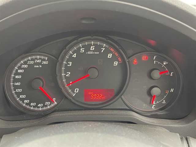 トヨタ ８６ G 茨城県 2019(令1)年 0.9万km ピュアレッド ７インチ純正ナビＴＶ/バックカメラ/６ＭＴ/衝突安全ボディ/横滑り防止システム/アンチロックブレーキ