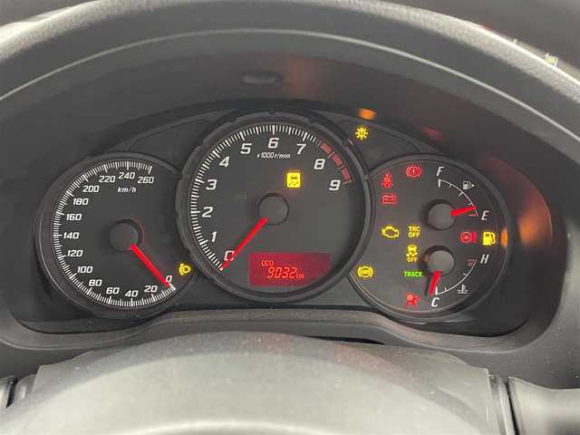 トヨタ ８６ G 茨城県 2019(令1)年 0.9万km ピュアレッド ７インチ純正ナビＴＶ/バックカメラ/６ＭＴ/衝突安全ボディ/横滑り防止システム/アンチロックブレーキ