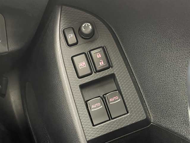 トヨタ ８６ G 茨城県 2019(令1)年 0.9万km ピュアレッド ７インチ純正ナビＴＶ/バックカメラ/６ＭＴ/衝突安全ボディ/横滑り防止システム/アンチロックブレーキ