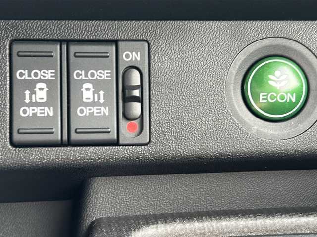 ホンダ ステップワゴン スパーダ ホンダセンシング 千葉県 2021(令3)年 1.8万km プレミアムスパークルブラックパール １０インチ　ナビ　バックカメラ　フリップダウンモニター　ＥＴＣ　ドラレコ　地デジ　ＤＶＤ　Ｂｌｕｅｔｏｏｔｈ　ＵＳＢ　クルコン　ドアバイザー　ステアリングスイッチ　ＬＥＤヘッドライト　オートライト/１０インチ/ナビ/バックカメラ/後席用モニター/ＥＴＣ/ドラレコ/地デジ/ＤＶＤ/Ｂｌｕｅｔｏｏｔｈ/ＵＳＢ/クルコン/ドアバイザー/ステアリングスイッチ/ＬＥＤヘッドライト/オートライト