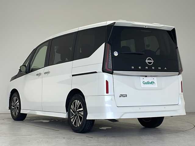 日産 セレナ ハイウェイスター V 愛知県 2023(令5)年 3.4万km プリズムホワイト プロパイロット/衝突軽減システム/純正12.4型ディズプレイオーディオ　ナビあり/全方位カメラ/両側パワースライドドア/クルーズコントロール/Bluetooth/バックカメラ/フルセグ/イージーオープン機能/コーナーセンサー/純正アルミホイール/ETC2.0/ブラインドスポットモニター/LEDヘッドライト/パドルシフト/インテリジェントミラー/リアオートエアコン/オートマチックハイビーム/置くだけ充電機/ステアリングスイッチ/スマートキー/プッシュスタート