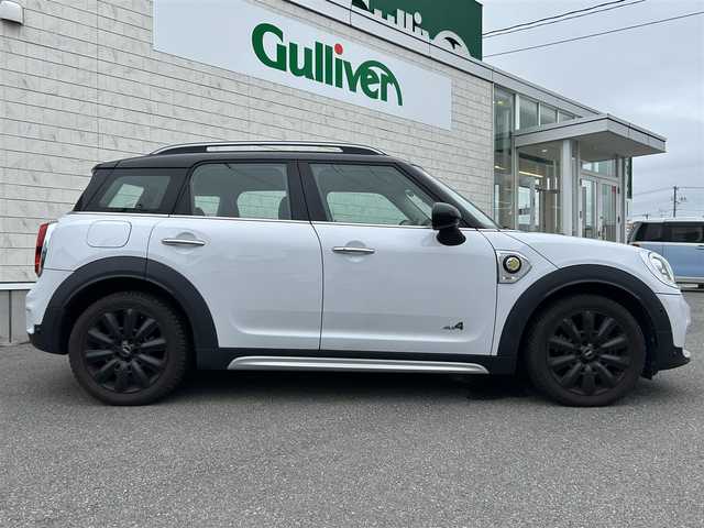 ＭＩＮＩ ミニ クロスオーバー クーパー S E オール4 山形県 2018(平30)年 6.1万km 白Ⅱ 4WD/純正ナビ/FM/AM/AUX/USB/Bluetooth/ターボ/インテリジェントセーフティ/アクティブクルーズコントロール/前席シートヒーター/電動パーキングブレーキ/クリアランスソナー/横ブレ防止装置/電動リアゲート/ドライビングモードスイッチ/LEDライト/フォグランプ/スマートキー