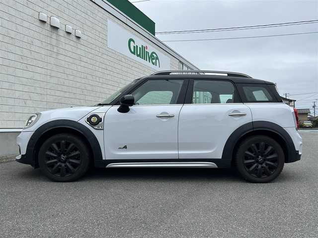 ＭＩＮＩ ミニ クロスオーバー クーパー S E オール4 山形県 2018(平30)年 6.1万km 白Ⅱ 4WD/純正ナビ/FM/AM/AUX/USB/Bluetooth/ターボ/インテリジェントセーフティ/アクティブクルーズコントロール/前席シートヒーター/電動パーキングブレーキ/クリアランスソナー/横ブレ防止装置/電動リアゲート/ドライビングモードスイッチ/LEDライト/フォグランプ/スマートキー
