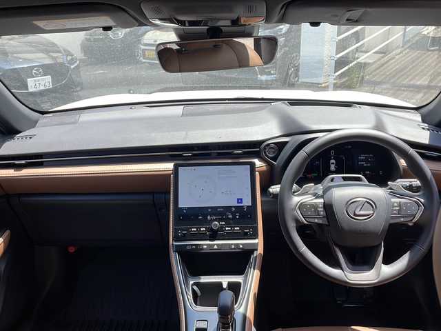 レクサス ＬＢＸ リラックス 宮崎県 2024(令6)年 1.4万km ソニッククォーツ ワンオーナー/純正ナビ/パノラマモニター/ビルトインETC/茶革シート/スマートキー/レーダークルーズコントロール/ヘッドアップディスプレイ/BSM/マークレビンソンサウンドシステム/ＡＣ１００Ｖ１５００Ｗ電源/保証書/取扱説明書