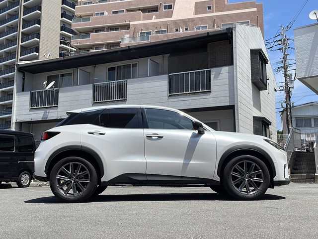 レクサス ＬＢＸ リラックス 宮崎県 2024(令6)年 1.4万km ソニッククォーツ ワンオーナー/純正ナビ/パノラマモニター/ビルトインETC/茶革シート/スマートキー/レーダークルーズコントロール/ヘッドアップディスプレイ/BSM/マークレビンソンサウンドシステム/ＡＣ１００Ｖ１５００Ｗ電源/保証書/取扱説明書