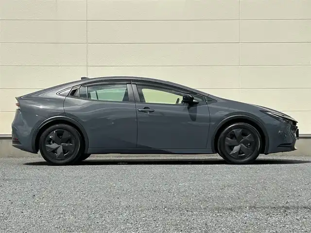 トヨタ プリウス U 茨城県 2023(令5)年 3.4万km グレー 純正ナビ/フルセグTV/Bluetooth接続/全方位カメラ/前後ドライブレコーダー/レーダークルーズコントロール/ビルトインETC/100V充電/LEDヘッドライト/BSM/セカンダリーコリジョンブレーキ/後方接近警報