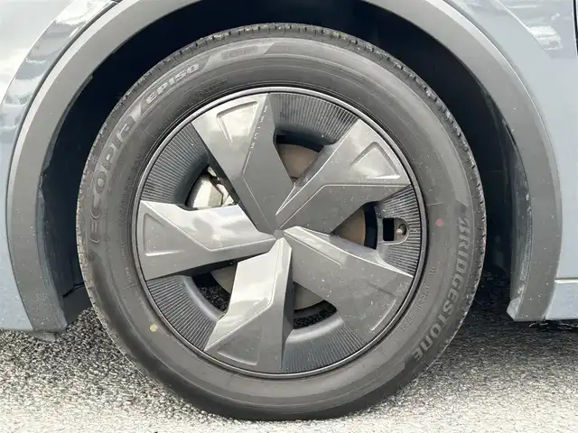 トヨタ プリウス U 茨城県 2023(令5)年 3.4万km グレー 純正ナビ/フルセグTV/Bluetooth接続/全方位カメラ/前後ドライブレコーダー/レーダークルーズコントロール/ビルトインETC/100V充電/LEDヘッドライト/BSM/セカンダリーコリジョンブレーキ/後方接近警報
