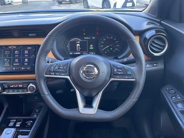 日産 キックス X FOUR ツートーンインテリアED 秋田県 2024(令6)年 3.5万km ダークブルー ワンオーナー/セーフティーアシスト/・プロパイロット/・エマージェンシーブレーキ/・インテリジェントルームミラー/・前方衝突予測警報/・ふらつき警報/・ハイビームアシスト/・車線逸脱防止支援システム/・インテリジェント アラウンドビューモニター/・踏み間違い衝突防止アシスト/純正メモリーナビ/　CD/DVD/SD/USB/　フルセグTV/Bluetooth/ビルトインETC/シートヒーター/２トーンレザーシート/冬タイヤAW付あり/LEDヘッドライト/純正フロアマット/ドアバイザー