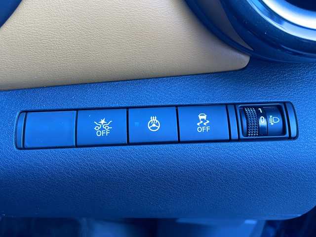 日産 キックス X FOUR ツートーンインテリアED 秋田県 2024(令6)年 3.5万km ダークブルー ワンオーナー/セーフティーアシスト/・プロパイロット/・エマージェンシーブレーキ/・インテリジェントルームミラー/・前方衝突予測警報/・ふらつき警報/・ハイビームアシスト/・車線逸脱防止支援システム/・インテリジェント アラウンドビューモニター/・踏み間違い衝突防止アシスト/純正メモリーナビ/　CD/DVD/SD/USB/　フルセグTV/Bluetooth/ビルトインETC/シートヒーター/２トーンレザーシート/冬タイヤAW付あり/LEDヘッドライト/純正フロアマット/ドアバイザー