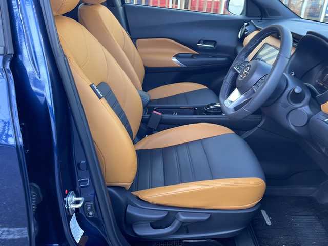 日産 キックス X FOUR ツートーンインテリアED 秋田県 2024(令6)年 3.5万km ダークブルー ワンオーナー/セーフティーアシスト/・プロパイロット/・エマージェンシーブレーキ/・インテリジェントルームミラー/・前方衝突予測警報/・ふらつき警報/・ハイビームアシスト/・車線逸脱防止支援システム/・インテリジェント アラウンドビューモニター/・踏み間違い衝突防止アシスト/純正メモリーナビ/　CD/DVD/SD/USB/　フルセグTV/Bluetooth/ビルトインETC/シートヒーター/２トーンレザーシート/冬タイヤAW付あり/LEDヘッドライト/純正フロアマット/ドアバイザー