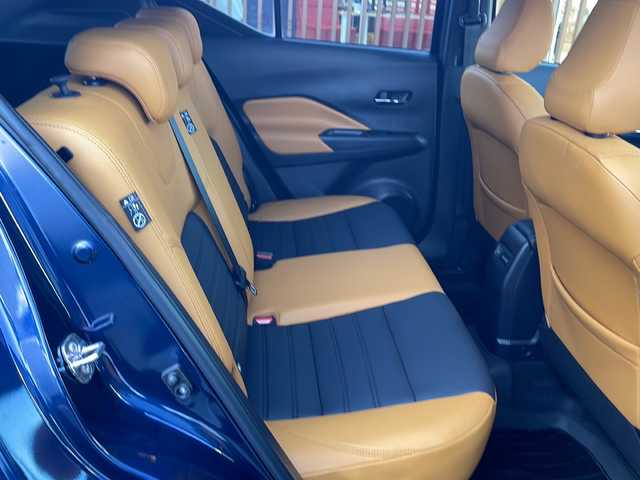 日産 キックス X FOUR ツートーンインテリアED 秋田県 2024(令6)年 3.5万km ダークブルー ワンオーナー/セーフティーアシスト/・プロパイロット/・エマージェンシーブレーキ/・インテリジェントルームミラー/・前方衝突予測警報/・ふらつき警報/・ハイビームアシスト/・車線逸脱防止支援システム/・インテリジェント アラウンドビューモニター/・踏み間違い衝突防止アシスト/純正メモリーナビ/　CD/DVD/SD/USB/　フルセグTV/Bluetooth/ビルトインETC/シートヒーター/２トーンレザーシート/冬タイヤAW付あり/LEDヘッドライト/純正フロアマット/ドアバイザー