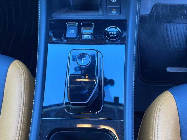 日産 キックス X FOUR ツートーンインテリアED 秋田県 2024(令6)年 3.5万km ダークブルー ワンオーナー/セーフティーアシスト/・プロパイロット/・エマージェンシーブレーキ/・インテリジェントルームミラー/・前方衝突予測警報/・ふらつき警報/・ハイビームアシスト/・車線逸脱防止支援システム/・インテリジェント アラウンドビューモニター/・踏み間違い衝突防止アシスト/純正メモリーナビ/　CD/DVD/SD/USB/　フルセグTV/Bluetooth/ビルトインETC/シートヒーター/２トーンレザーシート/冬タイヤAW付あり/LEDヘッドライト/純正フロアマット/ドアバイザー