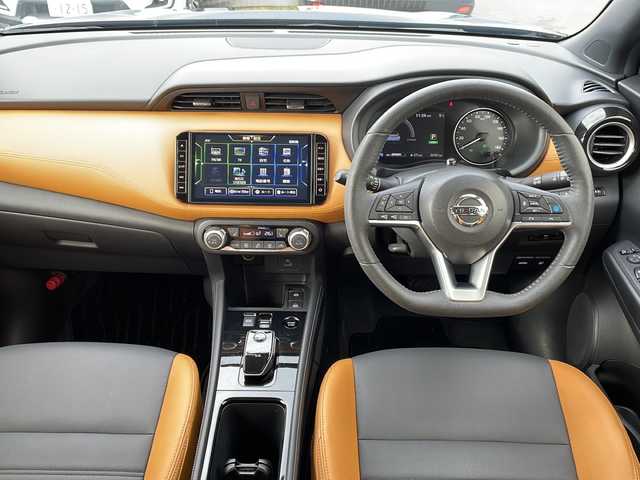 日産 キックス X FOUR ツートーンインテリアED 青森県 2024(令6)年 3.5万km ダークブルー ・4WD/・本革シート（2トーン）/・純正ナビ/・フルセグ/・CD/DVD/Bluetooth/・全方位カメラ/・ドライブレコーダー/・衝突被害軽減ブレーキ/・レーンキープアシスト/・レーダークルーズコントロール/・オートマチックハイビーム/・LEDヘッドライト/・LEDフォグランプ/・シートヒーター/・ビルトインETC/・ハンドルヒーター/・スマートキー/・純正フロアマット/・スタッドレスAW積込あり/・保証書・取説あり