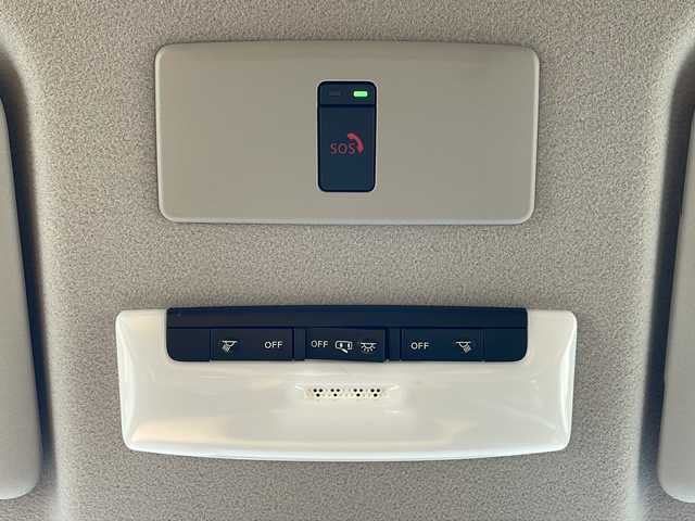 日産 キックス X FOUR ツートーンインテリアED 青森県 2024(令6)年 3.5万km ダークブルー ・4WD/・本革シート（2トーン）/・純正ナビ/・フルセグ/・CD/DVD/Bluetooth/・全方位カメラ/・ドライブレコーダー/・衝突被害軽減ブレーキ/・レーンキープアシスト/・レーダークルーズコントロール/・オートマチックハイビーム/・LEDヘッドライト/・LEDフォグランプ/・シートヒーター/・ビルトインETC/・ハンドルヒーター/・スマートキー/・純正フロアマット/・スタッドレスAW積込あり/・保証書・取説あり