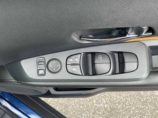 日産 キックス X FOUR ツートーンインテリアED 青森県 2024(令6)年 3.5万km ダークブルー ・4WD/・本革シート（2トーン）/・純正ナビ/・フルセグ/・CD/DVD/Bluetooth/・全方位カメラ/・ドライブレコーダー/・衝突被害軽減ブレーキ/・レーンキープアシスト/・レーダークルーズコントロール/・オートマチックハイビーム/・LEDヘッドライト/・LEDフォグランプ/・シートヒーター/・ビルトインETC/・ハンドルヒーター/・スマートキー/・純正フロアマット/・スタッドレスAW積込あり/・保証書・取説あり