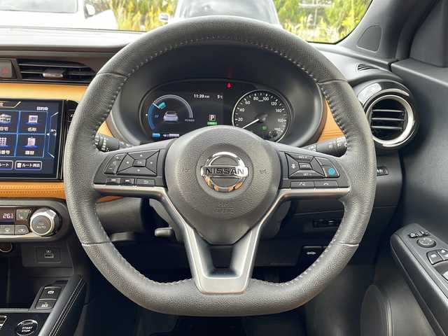 日産 キックス X FOUR ツートーンインテリアED 青森県 2024(令6)年 3.5万km ダークブルー ・4WD/・本革シート（2トーン）/・純正ナビ/・フルセグ/・CD/DVD/Bluetooth/・全方位カメラ/・ドライブレコーダー/・衝突被害軽減ブレーキ/・レーンキープアシスト/・レーダークルーズコントロール/・オートマチックハイビーム/・LEDヘッドライト/・LEDフォグランプ/・シートヒーター/・ビルトインETC/・ハンドルヒーター/・スマートキー/・純正フロアマット/・スタッドレスAW積込あり/・保証書・取説あり