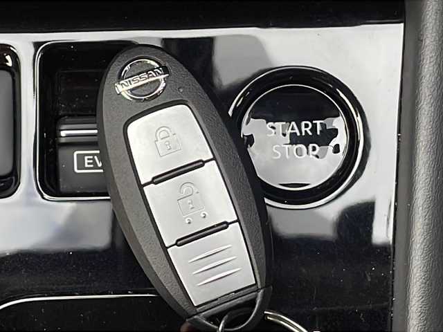 日産 キックス X FOUR ツートーンインテリアED 青森県 2024(令6)年 3.5万km ダークブルー ・4WD/・本革シート（2トーン）/・純正ナビ/・フルセグ/・CD/DVD/Bluetooth/・全方位カメラ/・ドライブレコーダー/・衝突被害軽減ブレーキ/・レーンキープアシスト/・レーダークルーズコントロール/・オートマチックハイビーム/・LEDヘッドライト/・LEDフォグランプ/・シートヒーター/・ビルトインETC/・ハンドルヒーター/・スマートキー/・純正フロアマット/・スタッドレスAW積込あり/・保証書・取説あり