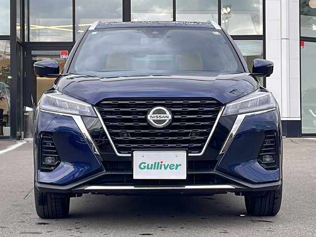 日産 キックス X FOUR ツートーンインテリアED 青森県 2024(令6)年 3.5万km ダークブルー ・4WD/・本革シート（2トーン）/・純正ナビ/・フルセグ/・CD/DVD/Bluetooth/・全方位カメラ/・ドライブレコーダー/・衝突被害軽減ブレーキ/・レーンキープアシスト/・レーダークルーズコントロール/・オートマチックハイビーム/・LEDヘッドライト/・LEDフォグランプ/・シートヒーター/・ビルトインETC/・ハンドルヒーター/・スマートキー/・純正フロアマット/・スタッドレスAW積込あり/・保証書・取説あり