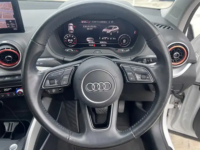 アウディ Ｑ２ 1．0 TFSI スポーツ 広島県 2018(平30)年 5.9万km グレイシアホワイトメタリック アダプティブクルーズコントロール/・プレセンスフロント/・ホールドアシスト/・パーキングシステム/・リアビューカメラ/ドライブセレクト/ボディ同色ホイールアーチ/アイスシルバーメタリックリアピラー/LEDリアコンビネーションランプ/・ダイナミックターンインジケーター/マットブラッシュアルミニウムインパネ加飾/アナログメーター/・ドライバーインファメーションシステム/革巻きステアリングホイール/ブラック/グレーツートーンインデックスクロスシート/ライティングパッケージ/アルミニウムスカッフプレート/アドバンスキーシステム