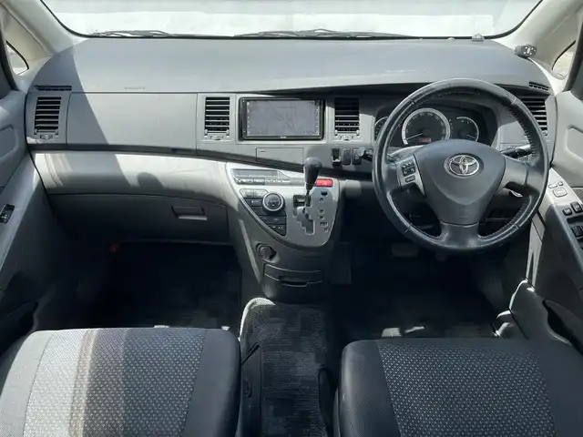 トヨタ アイシス プラタナ リミテッド 山梨県 2010(平22)年 9.9万km ブラックマイカ 4WD/純正ナビ(NHZA-W60G)/CD/DVD/FM/AM/TV/バックカメラ/後席モニター(V8T-R57)/両側パワースライドドア/純正アルミホイール付き夏タイヤ積載（195/65/R15）/社外15インチアルミホイール/コーナーセンサー/スペアキー/スマートキー/プッシュスタート/ステアリングスイッチ/ドアバイザー/ウィンカーミラー/ISOFIX