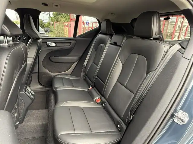 ボルボ ＸＣ４０ B4 AWD インスクリプション 香川県 2021(令3)年 2.4万km 青 ワンオーナー/メーカーナビ/全方位カメラ/サンルーフ/純正19インチアルミ/LEDヘッドライト/黒革シート/パワーシート/全席シートヒーター/ハンドルヒーター/レーダークルーズコントロール/レーンキープ/前後ドライブレコーダー/ハンズフリーパワーバックドア/ETC