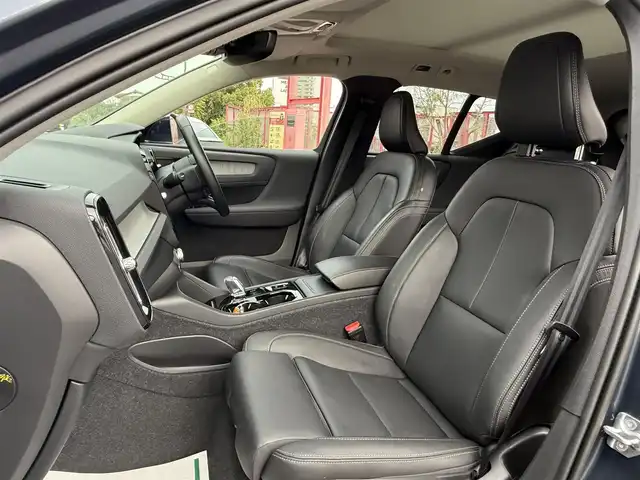 ボルボ ＸＣ４０ B4 AWD インスクリプション 香川県 2021(令3)年 2.4万km 青 ワンオーナー/メーカーナビ/全方位カメラ/サンルーフ/純正19インチアルミ/LEDヘッドライト/黒革シート/パワーシート/全席シートヒーター/ハンドルヒーター/レーダークルーズコントロール/レーンキープ/前後ドライブレコーダー/ハンズフリーパワーバックドア/ETC