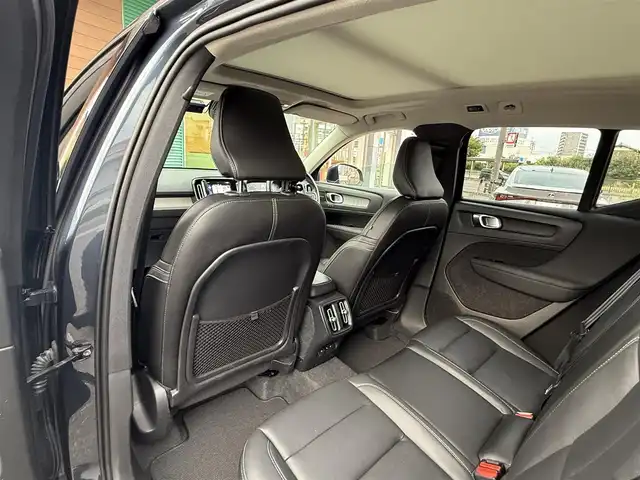 ボルボ ＸＣ４０ B4 AWD インスクリプション 香川県 2021(令3)年 2.4万km 青 ワンオーナー/メーカーナビ/全方位カメラ/サンルーフ/純正19インチアルミ/LEDヘッドライト/黒革シート/パワーシート/全席シートヒーター/ハンドルヒーター/レーダークルーズコントロール/レーンキープ/前後ドライブレコーダー/ハンズフリーパワーバックドア/ETC