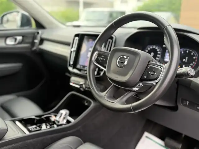 ボルボ ＸＣ４０ B4 AWD インスクリプション 香川県 2021(令3)年 2.4万km 青 ワンオーナー/メーカーナビ/全方位カメラ/サンルーフ/純正19インチアルミ/LEDヘッドライト/黒革シート/パワーシート/全席シートヒーター/ハンドルヒーター/レーダークルーズコントロール/レーンキープ/前後ドライブレコーダー/ハンズフリーパワーバックドア/ETC