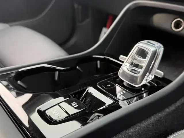ボルボ ＸＣ４０ B4 AWD インスクリプション 香川県 2021(令3)年 2.4万km 青 ワンオーナー/メーカーナビ/全方位カメラ/サンルーフ/純正19インチアルミ/LEDヘッドライト/黒革シート/パワーシート/全席シートヒーター/ハンドルヒーター/レーダークルーズコントロール/レーンキープ/前後ドライブレコーダー/ハンズフリーパワーバックドア/ETC