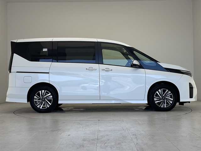 日産 セレナ e－パワー ハイウェイスター V 愛知県 2023(令5)年 3.4万km プリズムホワイト プロパイロット/衝突軽減システム/純正12.4型ディズプレイオーディオ　ナビあり/両側パワースライドドア/全方位カメラ/クルーズコントロール/フルセグ/Bluetooth/バックカメラ/コーナーセンサー/純正アルミホイール/ブラインドスポットモニター/LEDヘッドライト/インテリジェントミラー/リアオートエアコン/オートマチックハイビーム/置くだけ充電機/ETC2.0/ステアリングスイッチ/スマートキー/プッシュスタート