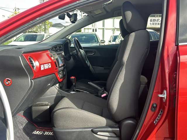 トヨタ オーリス 180G Sパッケージ 石川県 2013(平25)年 15.1万km レッドマイカメタリック シャア専用仕様/【ナビ/アルミホイル/スポイラー/フロアマット/ステッカー類各種】/純正メモリナビゲーション/【CD・DVD・Bluetooth・フルセグTV】/型番：NSZT-W62G/バックカメラ/ビルトインETC/HIDヘッドライト/・オートライト/・フォグランプ/スマートキー/・プッシュスタート/・スペアキー/電動格納ミラー/・ウインカーミラー/横滑り防止装置/ステアリングリモコン/純正ドアバイザー/純正フロアマット/取扱説明書/新車時保証書