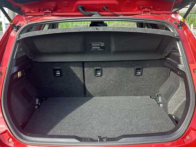 トヨタ オーリス 180G Sパッケージ 石川県 2013(平25)年 15.1万km レッドマイカメタリック シャア専用仕様/【ナビ/アルミホイル/スポイラー/フロアマット/ステッカー類各種】/純正メモリナビゲーション/【CD・DVD・Bluetooth・フルセグTV】/型番：NSZT-W62G/バックカメラ/ビルトインETC/HIDヘッドライト/・オートライト/・フォグランプ/スマートキー/・プッシュスタート/・スペアキー/電動格納ミラー/・ウインカーミラー/横滑り防止装置/ステアリングリモコン/純正ドアバイザー/純正フロアマット/取扱説明書/新車時保証書