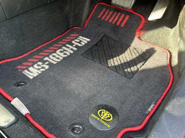 トヨタ オーリス 180G Sパッケージ 石川県 2013(平25)年 15.1万km レッドマイカメタリック シャア専用仕様/【ナビ/アルミホイル/スポイラー/フロアマット/ステッカー類各種】/純正メモリナビゲーション/【CD・DVD・Bluetooth・フルセグTV】/型番：NSZT-W62G/バックカメラ/ビルトインETC/HIDヘッドライト/・オートライト/・フォグランプ/スマートキー/・プッシュスタート/・スペアキー/電動格納ミラー/・ウインカーミラー/横滑り防止装置/ステアリングリモコン/純正ドアバイザー/純正フロアマット/取扱説明書/新車時保証書