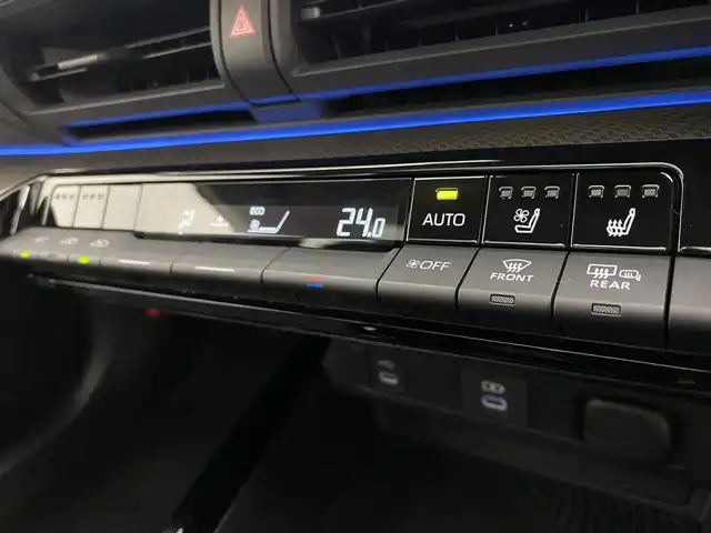 トヨタ プリウス Z 宮城県 2023(令5)年 2.3万km グレーＭ パノラマルーフ　/デジタルインナーミラー　/純正１２型コネクティッドナビ　/パノラミックビューモニター　/アダプティブクルーズコントロール/プリクラッシュセーフティ/レーントレーシングアシスト/オートマチックハイビーム/LEDヘッドランプ/アドバンスドパーク　/クリアランスソナー/ＢＳＭ　/ＲＣＴＡ　/ワイヤレス充電　/リアフォグランプ　/パワーバックドア　/ＥＴＣ２．０/シートヒーター/ベンチレーション/禁煙車/スペアタイヤ