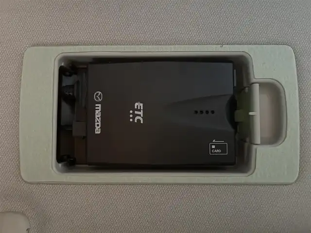 マツダ アクセラ 15S 茨城県 2018(平30)年 5.5万km ジェットブラックマイカ スマートシティーブレーキサポート/純正7V型SDナビ/-フルセグTV Bluetooth CD DVD USB AUX/バックモニター/クルーズコントロール/横滑り防止装置/パーキングセンサー/レーンキープアシストシステム/前後コーナーセンサー/LEDオートヘッドライト/純正16インチアルミホイール/MTモード付AT/ステアリングスイッチ/純正ドライブレコーダー/スマートキー/ETC/オートワイパー/ダブル＋サイドSRSエアバッグ/取扱説明書