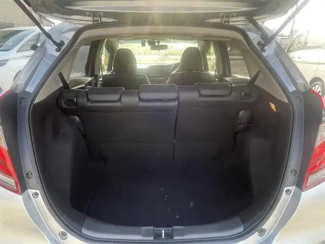 ホンダ フィット 15XL ホンダセンシング 福岡県 2019(令1)年 4.7万km ルナシルバーM 純正7型SDナビ(フルセグTV/CD/DVD/BT)/バックカメラ/ホンダセンシング/レーダークルコン/前後ドラレコ/ETC/シートヒーター/純正LEDヘッドライト/純正フロアマット/プッシュスタート/スマートキー