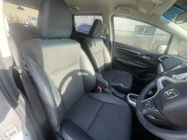 ホンダ フィット 15XL ホンダセンシング 福岡県 2019(令1)年 4.7万km ルナシルバーM 純正7型SDナビ(フルセグTV/CD/DVD/BT)/バックカメラ/ホンダセンシング/レーダークルコン/前後ドラレコ/ETC/シートヒーター/純正LEDヘッドライト/純正フロアマット/プッシュスタート/スマートキー