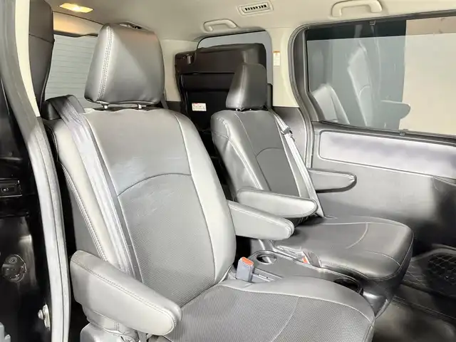 トヨタ ヴォクシー ZS 煌Ⅱ 大阪府 2016(平28)年 5.5万km ブラック 純正ナビＴＶ　フリップダウンモニター　バックカメラ　ＥＴＣ　ドラレコ　衝突軽減　両側パワスラ　レーンアシスト　アイドリングストップ　オートハイビーム　ＬＥＤヘッドライト　フォグランプ　スマートキー