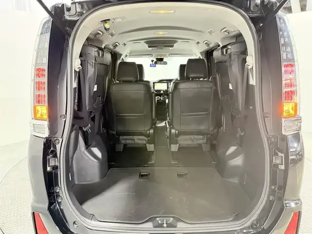 トヨタ ヴォクシー ZS 煌Ⅱ 大阪府 2016(平28)年 5.5万km ブラック 純正ナビＴＶ　フリップダウンモニター　バックカメラ　ＥＴＣ　ドラレコ　衝突軽減　両側パワスラ　レーンアシスト　アイドリングストップ　オートハイビーム　ＬＥＤヘッドライト　フォグランプ　スマートキー