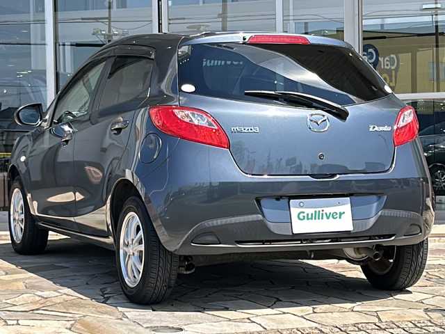 マツダ デミオ 13C－V HIDエディション 静岡県 2011(平23)年 6.9万km メトロポリタングレーマイカ 社外ナビゲーション/バックカメラ　/ＣＤ／ＤＶＤ　/Ｂｌｕｅｔｏｏｔｈ　/ＥＴＣ　/フルセグＴＶ　/オートライト　/プッシュスタート　/キセノンヘッドライト　/フォグランプ　/純正フロアマット　/社外アルミホイール/Wエアバック