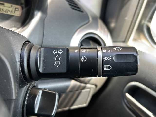 マツダ デミオ 13C－V HIDエディション 静岡県 2011(平23)年 6.9万km メトロポリタングレーマイカ 社外ナビゲーション/バックカメラ　/ＣＤ／ＤＶＤ　/Ｂｌｕｅｔｏｏｔｈ　/ＥＴＣ　/フルセグＴＶ　/オートライト　/プッシュスタート　/キセノンヘッドライト　/フォグランプ　/純正フロアマット　/社外アルミホイール/Wエアバック