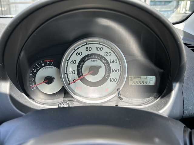 マツダ デミオ 13C－V HIDエディション 静岡県 2011(平23)年 6.9万km メトロポリタングレーマイカ 社外ナビゲーション/バックカメラ　/ＣＤ／ＤＶＤ　/Ｂｌｕｅｔｏｏｔｈ　/ＥＴＣ　/フルセグＴＶ　/オートライト　/プッシュスタート　/キセノンヘッドライト　/フォグランプ　/純正フロアマット　/社外アルミホイール/Wエアバック