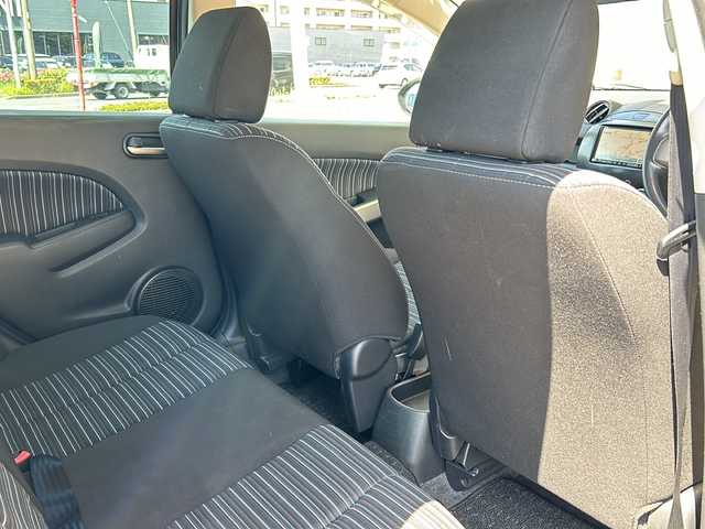 マツダ デミオ 13C－V HIDエディション 静岡県 2011(平23)年 6.9万km メトロポリタングレーマイカ 社外ナビゲーション/バックカメラ　/ＣＤ／ＤＶＤ　/Ｂｌｕｅｔｏｏｔｈ　/ＥＴＣ　/フルセグＴＶ　/オートライト　/プッシュスタート　/キセノンヘッドライト　/フォグランプ　/純正フロアマット　/社外アルミホイール/Wエアバック