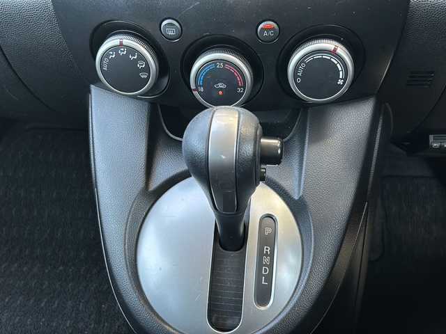 マツダ デミオ 13C－V HIDエディション 静岡県 2011(平23)年 6.9万km メトロポリタングレーマイカ 社外ナビゲーション/バックカメラ　/ＣＤ／ＤＶＤ　/Ｂｌｕｅｔｏｏｔｈ　/ＥＴＣ　/フルセグＴＶ　/オートライト　/プッシュスタート　/キセノンヘッドライト　/フォグランプ　/純正フロアマット　/社外アルミホイール/Wエアバック