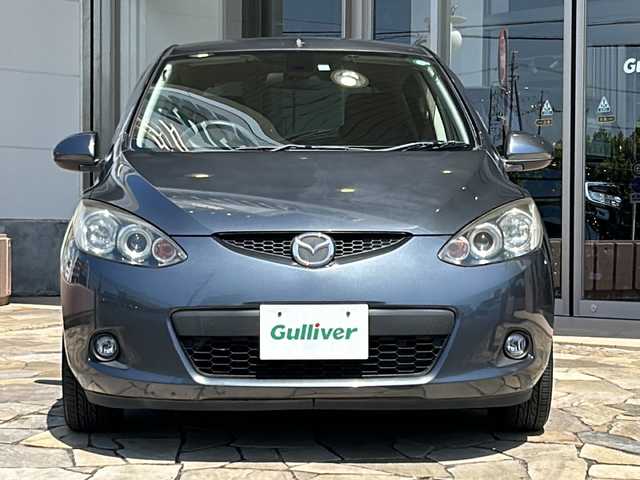マツダ デミオ 13C－V HIDエディション 静岡県 2011(平23)年 6.9万km メトロポリタングレーマイカ 社外ナビゲーション/バックカメラ　/ＣＤ／ＤＶＤ　/Ｂｌｕｅｔｏｏｔｈ　/ＥＴＣ　/フルセグＴＶ　/オートライト　/プッシュスタート　/キセノンヘッドライト　/フォグランプ　/純正フロアマット　/社外アルミホイール/Wエアバック