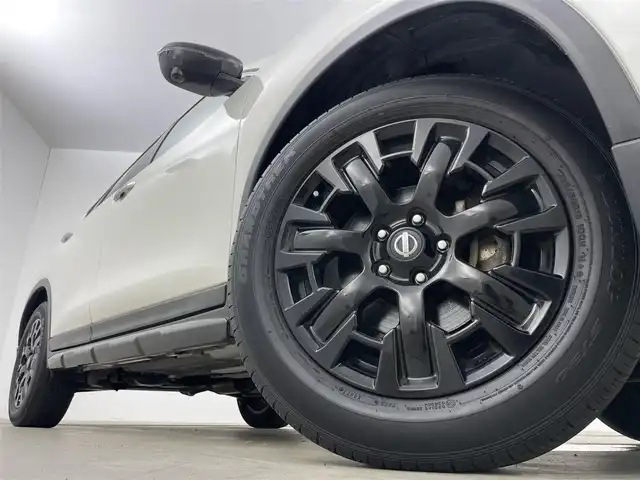 日産 エクストレイル 20X エクストリーマーX 岡山県 2018(平30)年 5.3万km ブリリアントホワイトパール 純正メモリナビゲーション/サンルーフ		/【フルセグ/Bluetooth/DVD/MSV】		/アラウンドビューモニター	/デジタルインナーミラー	/純正18inアルミホイール+サマータイヤ：装着		/プロパイロット/ビルトインETC	/電動リアゲート	/LEDヘッドライト（AUTO機能付き）		/シートヒーター		/横滑り防止機能		/衝突軽減システム		/車線逸脱防止システム		/社外ドライブレコーダー		/スマートキー			/プッシュスタート		/コーナーセンサー			/フロアマット		/保証書/取扱説明書