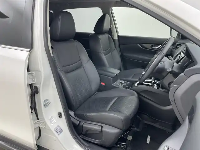 日産 エクストレイル 20X エクストリーマーX 岡山県 2018(平30)年 5.3万km ブリリアントホワイトパール 純正メモリナビゲーション/サンルーフ		/【フルセグ/Bluetooth/DVD/MSV】		/アラウンドビューモニター	/デジタルインナーミラー	/純正18inアルミホイール+サマータイヤ：装着		/プロパイロット/ビルトインETC	/電動リアゲート	/LEDヘッドライト（AUTO機能付き）		/シートヒーター		/横滑り防止機能		/衝突軽減システム		/車線逸脱防止システム		/社外ドライブレコーダー		/スマートキー			/プッシュスタート		/コーナーセンサー			/フロアマット		/保証書/取扱説明書