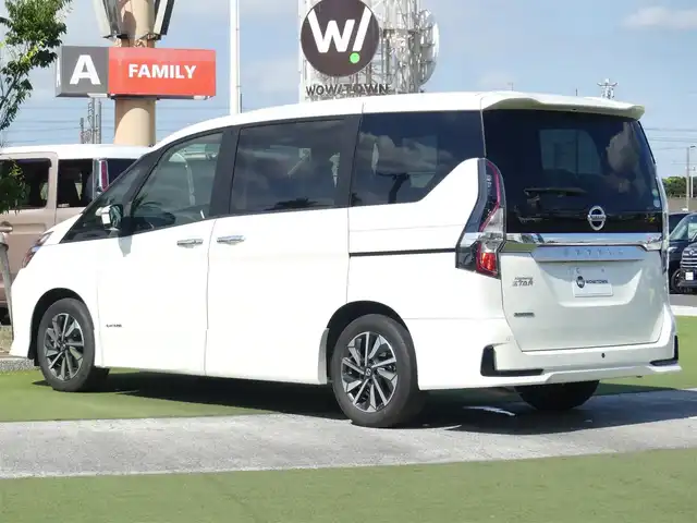 日産 セレナ ハイウェイスター V 千葉県 2020(令2)年 4.4万km ブリリアントホワイトパール エマージェンシーブレーキ/プロパイロット/インテリジェントクルーズコントロール/インテリジェントルームミラー/アイドリングストップ/ハンズフリー両側パワースライドドア/純正SDナビ/地デジTV/【BD/DVD/CD再生機能　Bluetooth接続】/アラウンドビューモニター/革巻きステアリング/ステアリングスイッチ/ステアリングヒーター/ETC/LEDヘッドライト/フォグライト/ウインカーミラー/コーナーセンサー/純正16インチアルミホイル/インテリジェントキー
